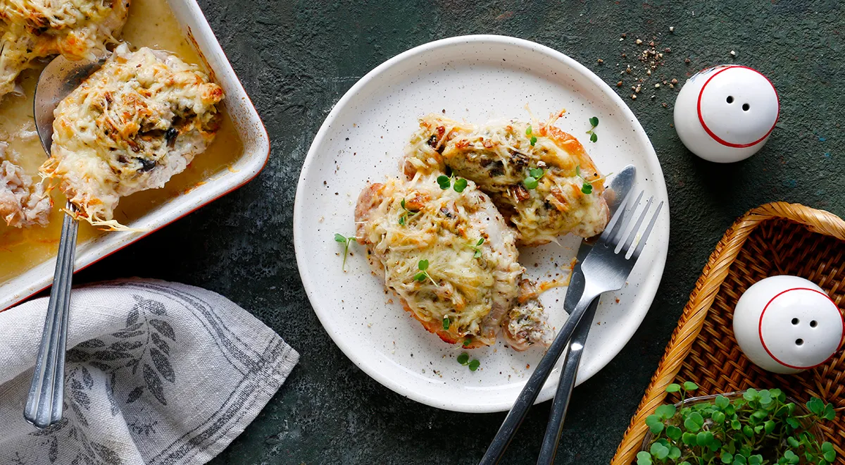 Рецепт мяса по-французски из свиной корейки с грибами