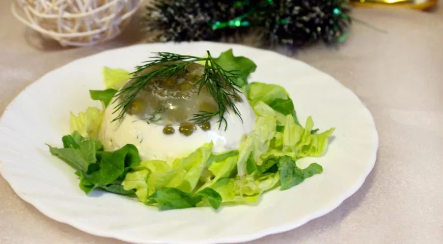 Заливное из курицы "Елочный шар"