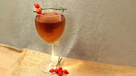 Вино из шиповника в домашних условиях