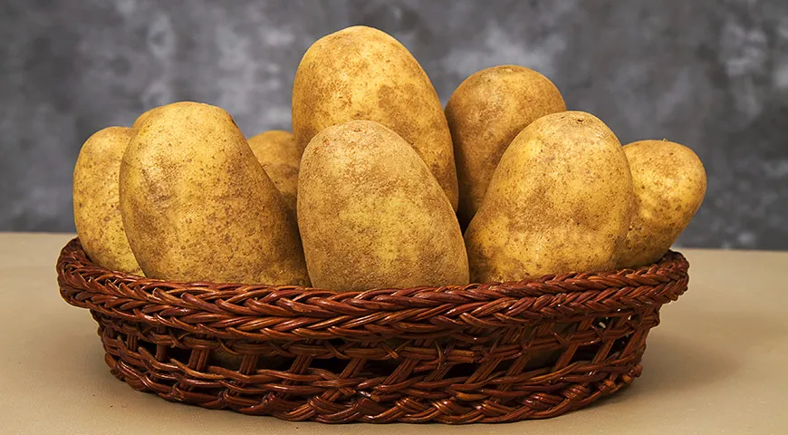 Для хашбраунов лучше всего подойдет картофель с нейтральным вкусом, рыхлой текстурой и высоким содержанием крахмала