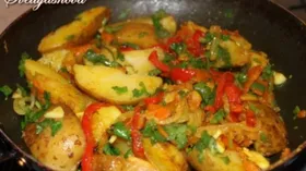 Картофель в мундире с имбирем, овощами и куркумой
