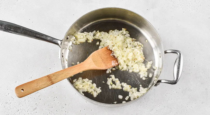 Картошка, тушенная с беконом и сметаной