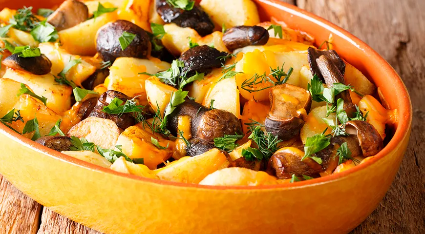 Маслята, запеченные с картофелем в духовке