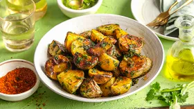 Запеченный молодой картофель с соусом чимичурри