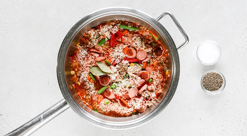 Мексиканская смесь с сосисками и рисом