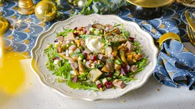 Салат с говяжьим языком, грибами и яйцами