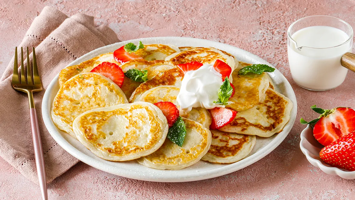 Үш жалаңаш аққұбалар сарқырамада