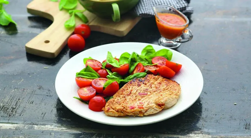 Шницель из индейки в томатном маринаде