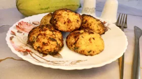 Куриные котлеты с кабачком и зеленью в аэрогриле
