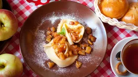 Блины с яблоками и корицей