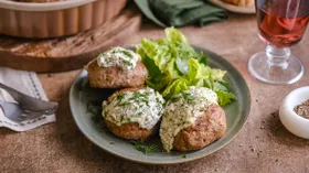 Запеченные котлеты в сметанном соусе