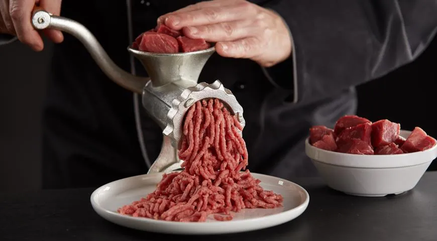 Способ измельчения мяса для колбасы - очень важный технологический момент