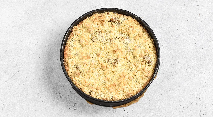 Яблочный пирог по-немецки с орехами