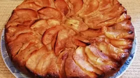 Карамельная шарлотка для маленьких гурманов