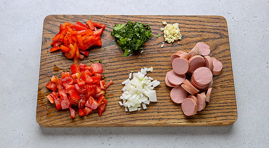 Шакшука с сардельками