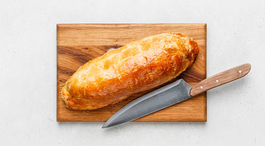 Свинина, запеченная в слоеном тесте