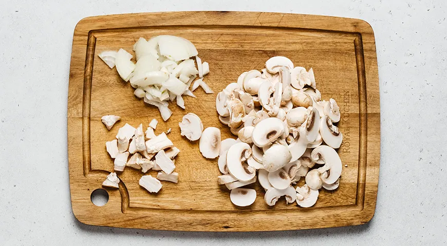 Грибы с картошкой в горшочках в духовке