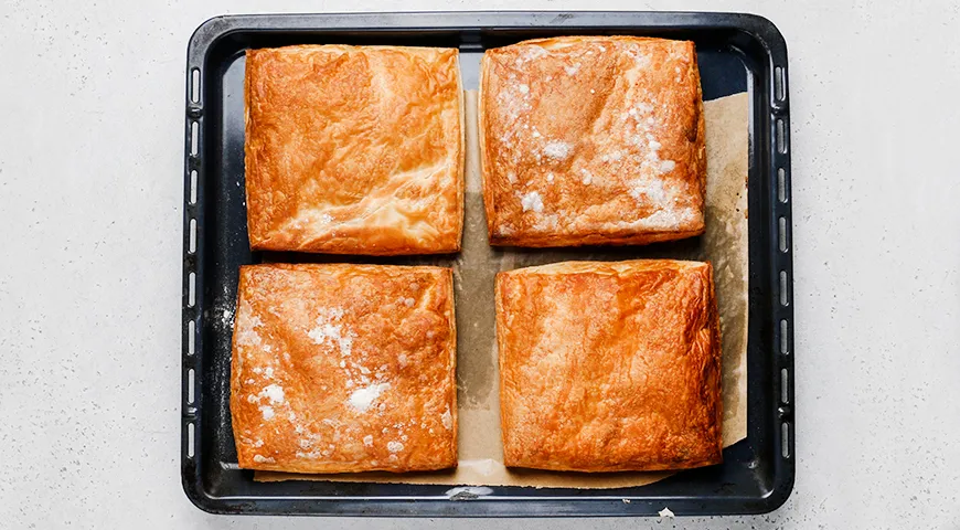 Торт «Наполеон» из слоеного дрожжевого теста