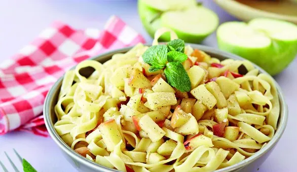 Сладкая паста с яблоками и фундуком