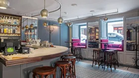 Наливки по мотивам романа "Герой нашего времени" в петербургском баре Печоринъ