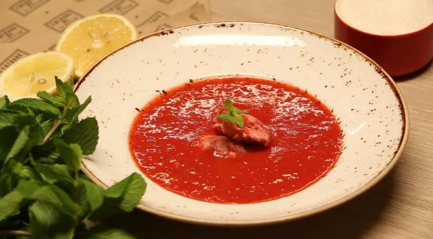 Клубнично-имбирный суп
