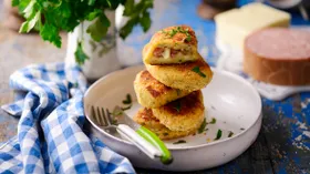 14 рецептов картофельных котлет: классические, с начинкой и хрустящей корочкой