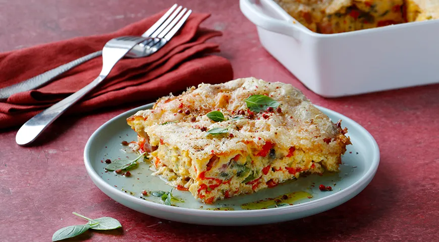Запеканка с кабачками, колбасой и сыром