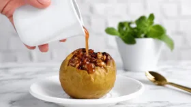 Как запечь яблоки в духовке целиком