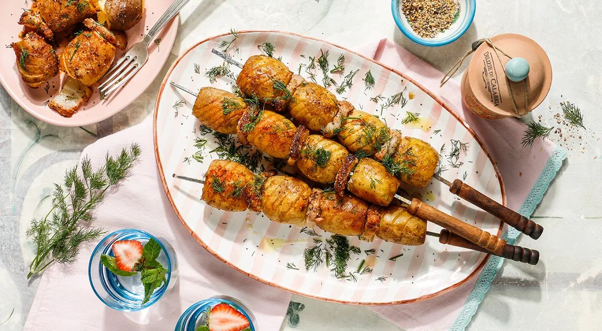 Рецепт картошки с салом на шампурах на мангале