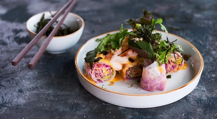 Спринг-роллы с креветками и фунчозой