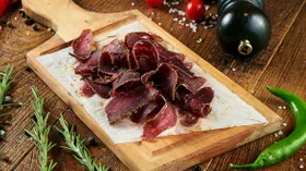 Как приготовить бастурму в домашних условиях: от выбора мяса до сушки