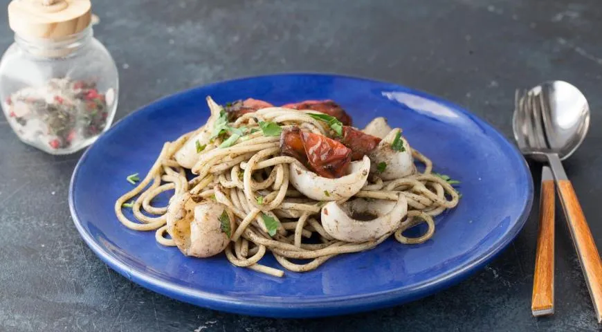 Умопомрачительные спагетти с кальмарами