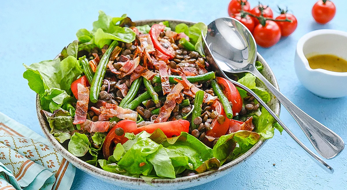 Салат с чечевицей и зеленью