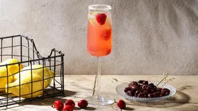 Напиток алкогольный с малиной