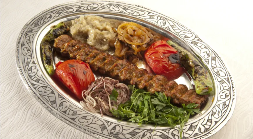 Адана кебаб (Adana kebabı)