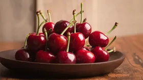 «Женская ягода»: стало известно, почему женщинам так полезна черешня