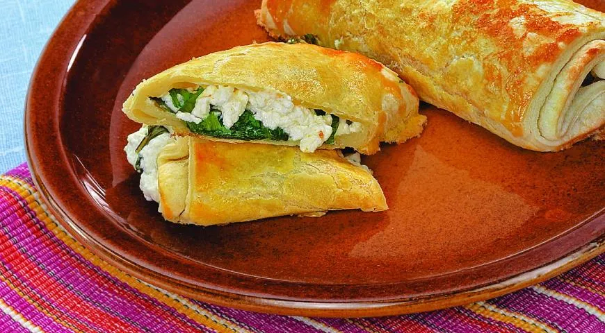 Слойки с творогом и зеленью