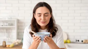 Что есть осенью, чтобы не замерзнуть и не впасть в хандру — нутрициолог дала советы