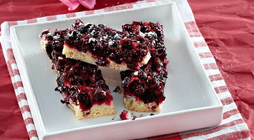 Выпечка со смородиной