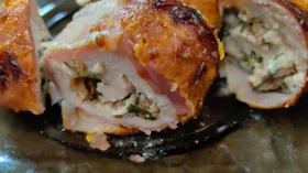 Рулеты из корейки в беконе с картофелем