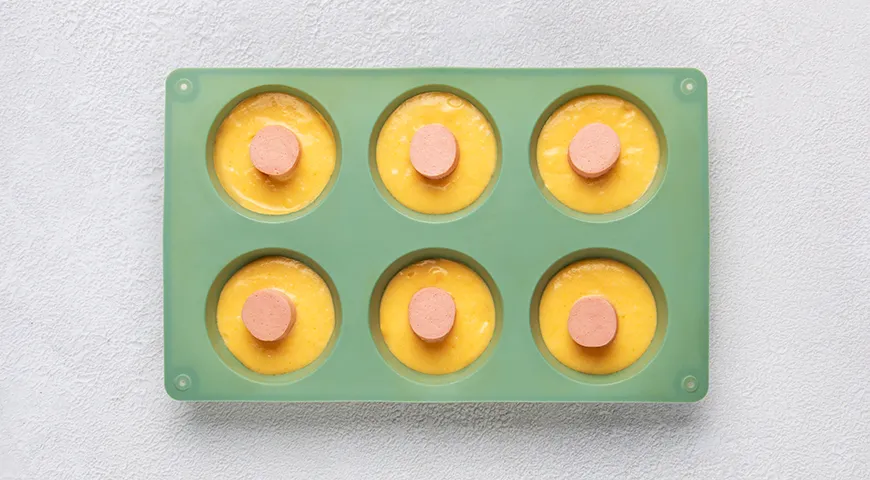 Кукурузные кексы с сосисками