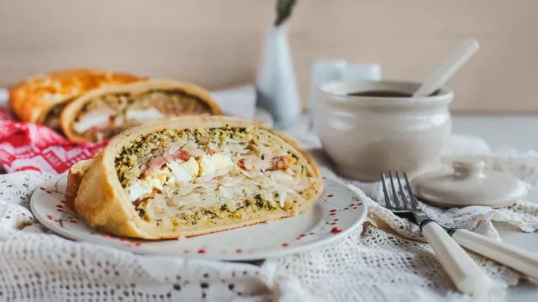 Кулебяка с капустой (Russian Cabbage Pie «Coulibiac»)