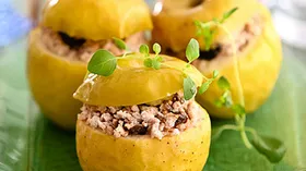 Рецепты с орехами, черносливом и яблоком