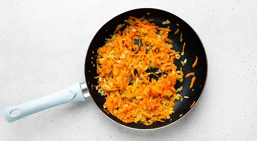 Рыбные тефтели с рисом в томатном соусе в духовке