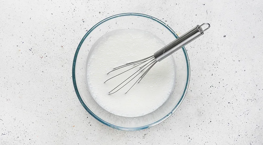 Оладьи на кефире с зеленым луком и яйцом