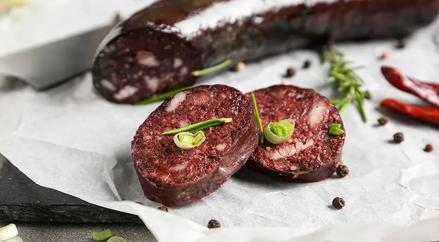 Рекомендуемая суточная норма потребления кровяной колбасы для взрослых составляет не более 100–150 г