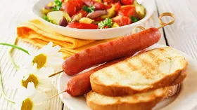 Рецепты с томатами, колбасой и сосисками