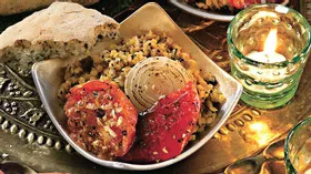 Чечевица и индийский хлеб наан с запеченными овощами и нигеллой