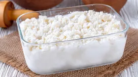 Как быстро разморозить творог: 4 способа сохранить вкус и текстуру