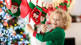 Как выбрать сладкие новогодние подарки для детей? Эксперты назвали ключевые правила